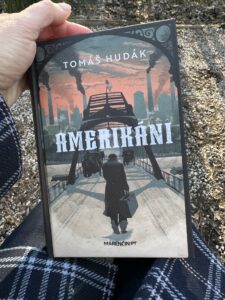 Kniha Amerikáni od Tomáša Hudáka - príbeh slovenských emigrantov v Pittsburghu