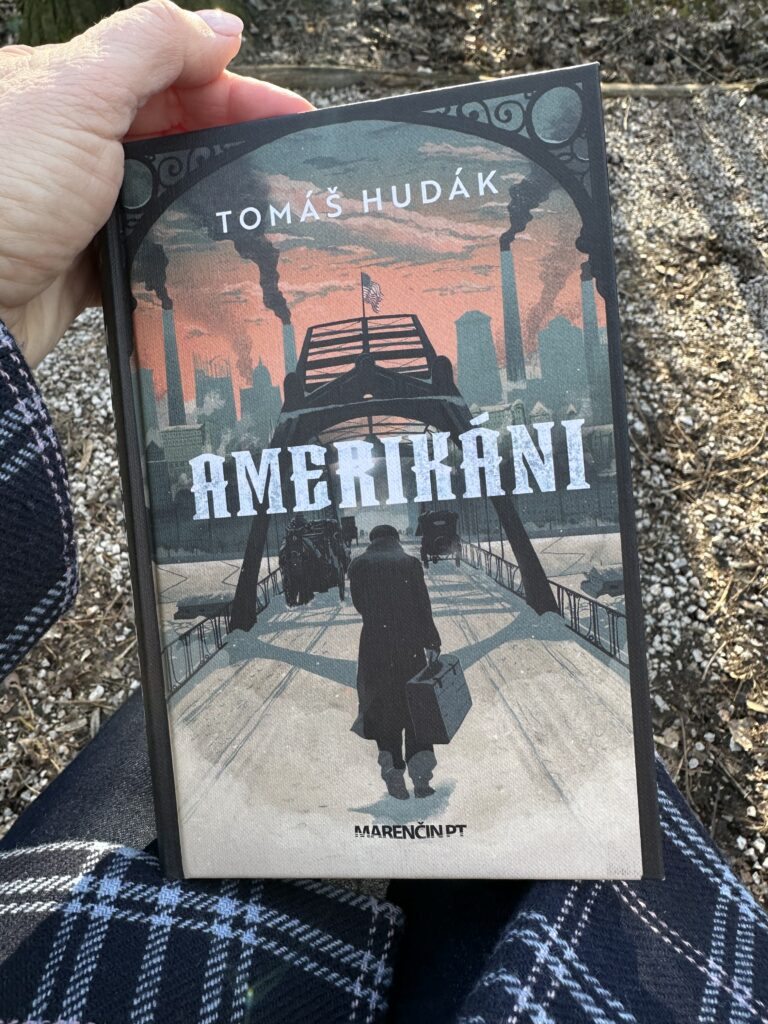 Kniha Amerikáni od Tomáša Hudáka - príbeh slovenských emigrantov v Pittsburghu